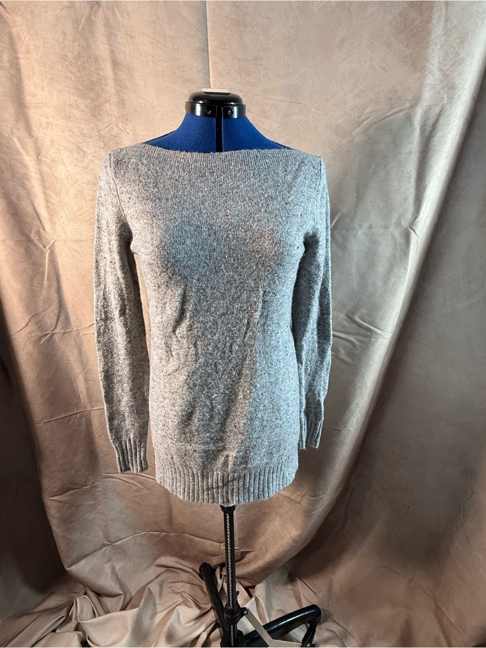 23-LOFT Gray Off-the-Shoulder Boatneck Sweater